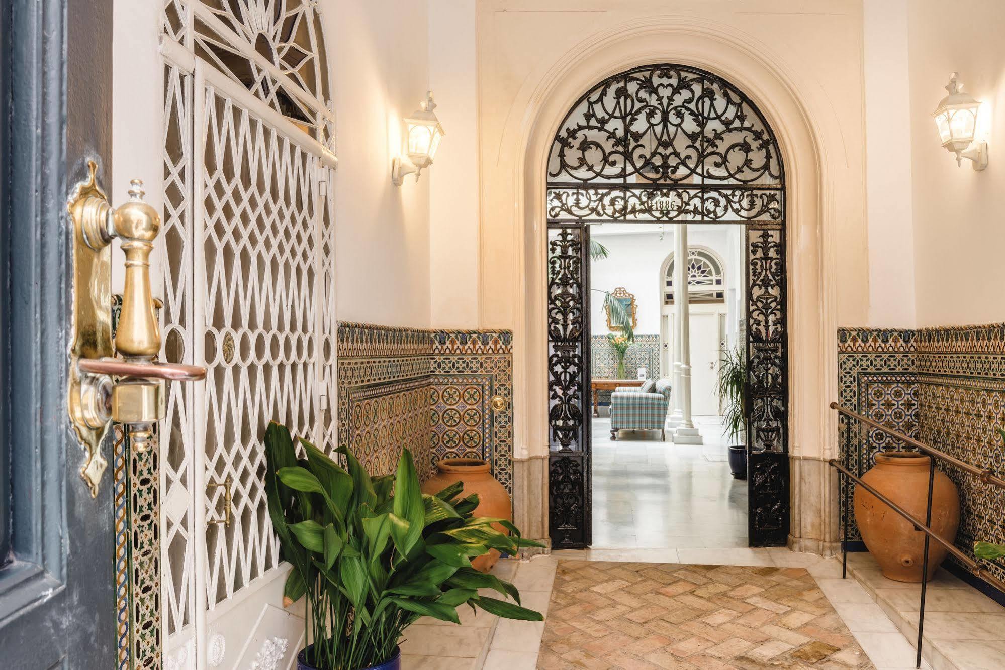 Hotel Boutique Casa De Colon Seville Luaran gambar